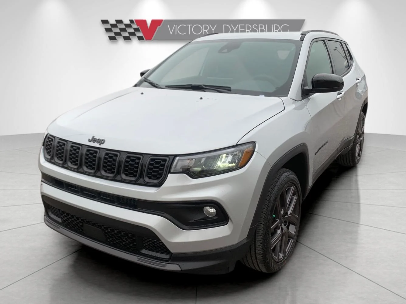 New 2026 Silver Zynith Metallic Clear-Coat Exterior Paint Jeep Latitude image 4