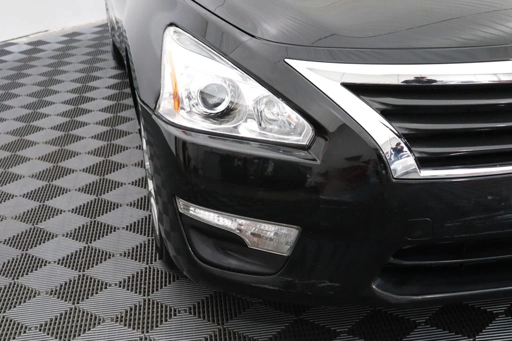 Used 2015 Black Nissan 2.5 S image 10
