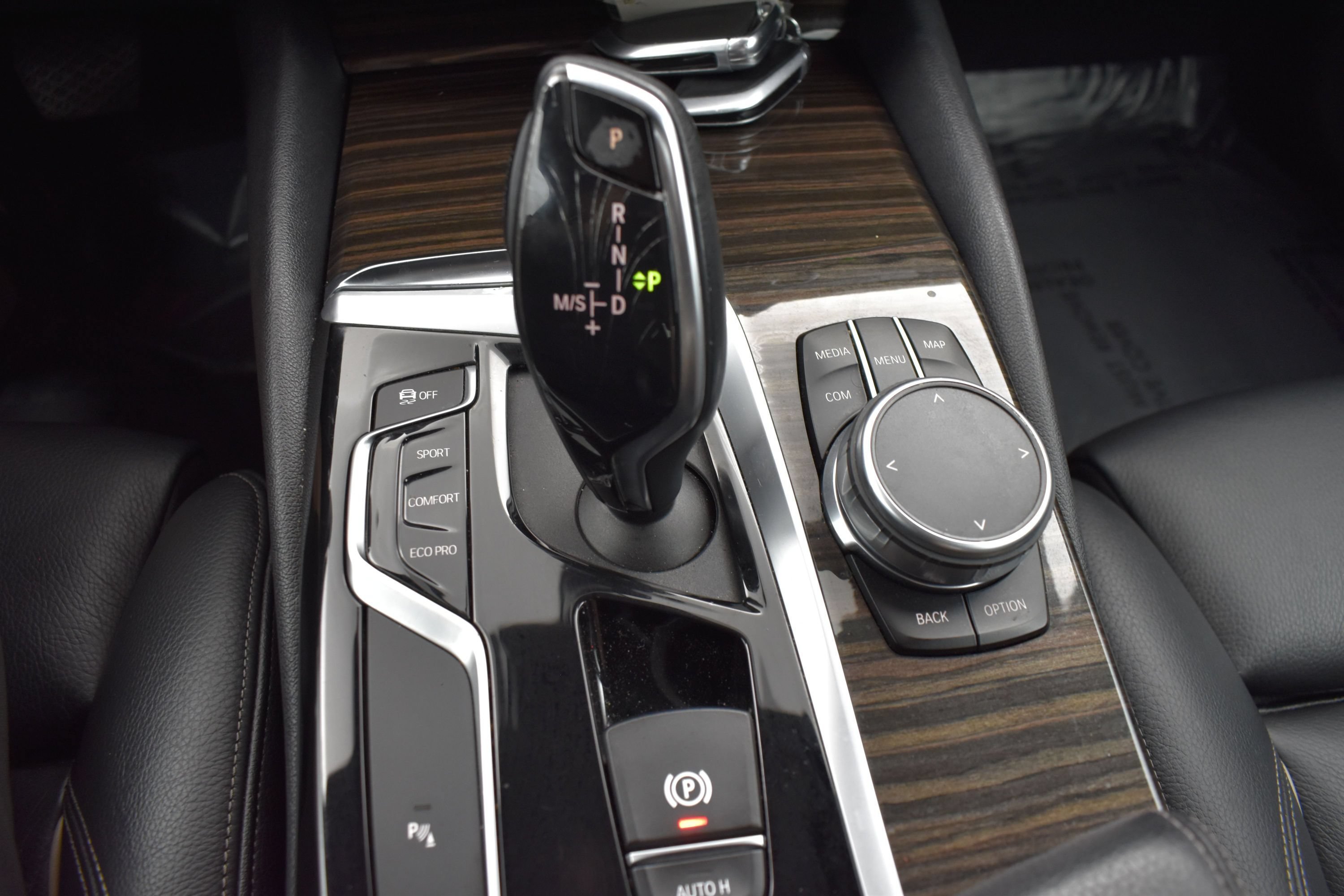 Used 2019 Dark Graphite Metallic BMW 530i xDrive image 10