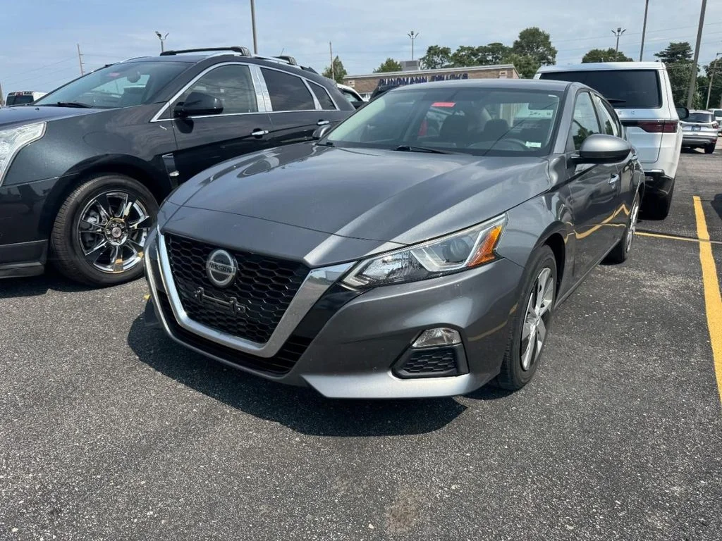 Used 2019 Gray Metallic Nissan 2.5 S image 5