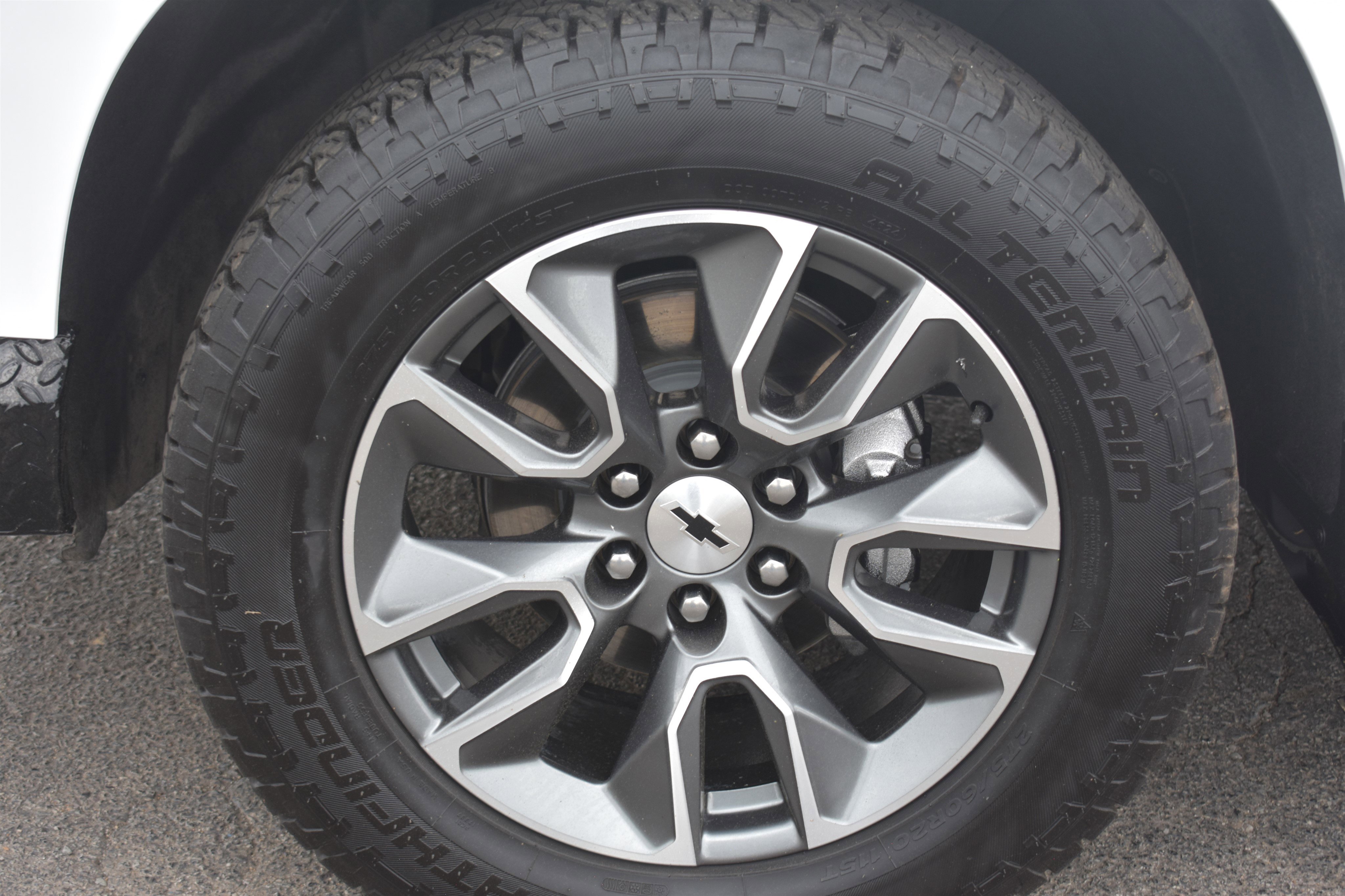 Used 2024 Summit White Chevrolet RST image 11