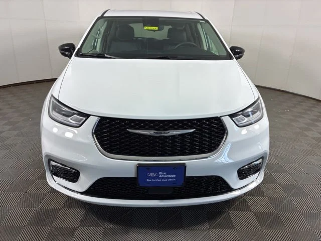 Certified 2024 Chrysler Pacifica Touring L with VIN 2C4RC1BG1RR122903 for sale in Shakopee, Minnesota