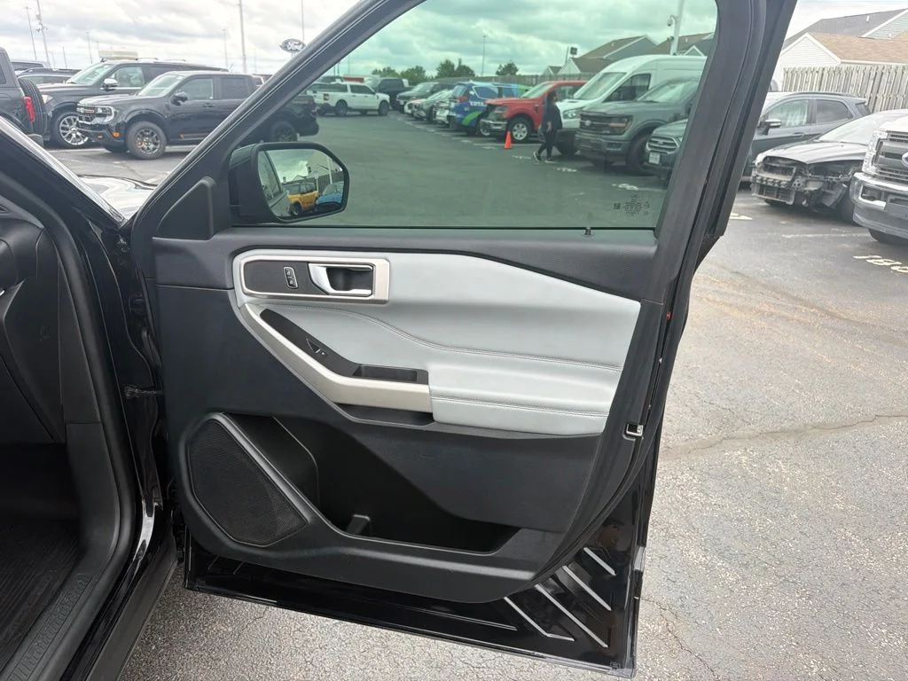 Used 2023 Black Ford XLT image 35