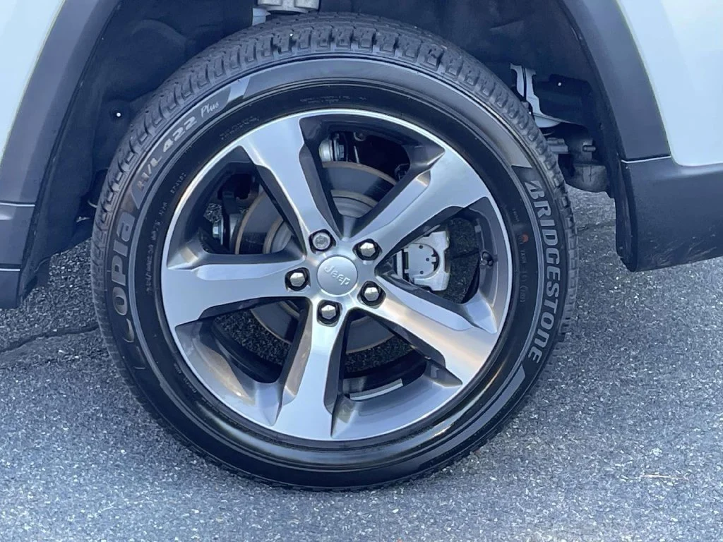 Used 2023 White Jeep Limited image 12