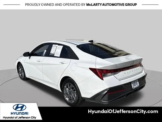 Used 2025 White Hyundai Blue image 5