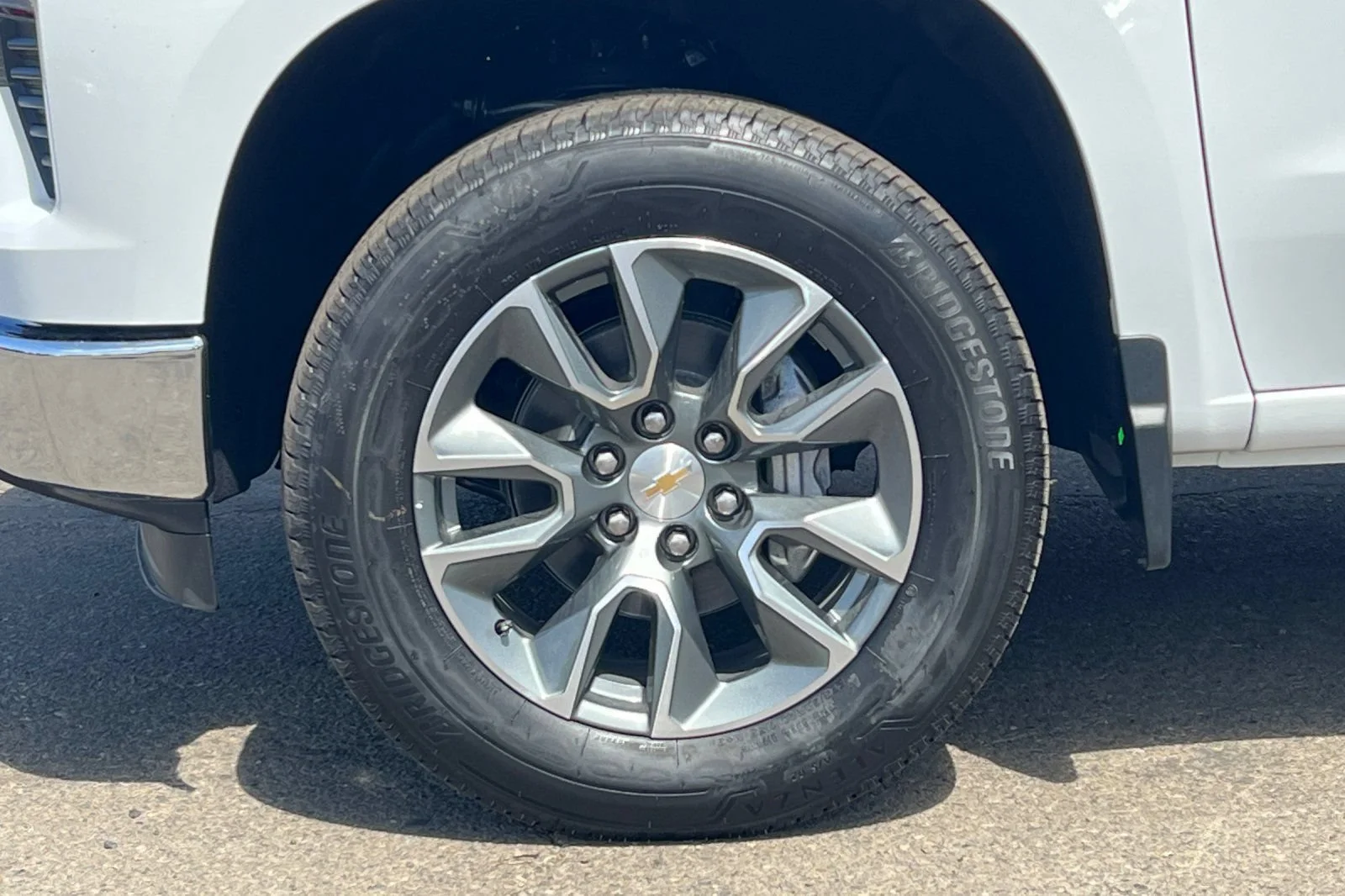New 2026 Summit White Chevrolet LT (2FL) image 25
