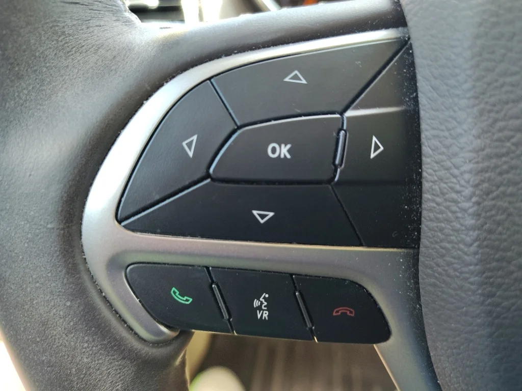 Used 2020 Velvet Red Pearlcoat Jeep Overland image 19