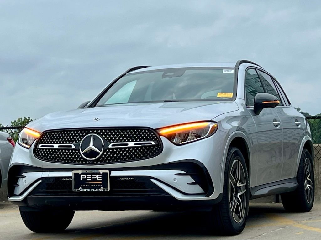 Certified Used 2026  Mercedes-Benz GLC 300 image 4