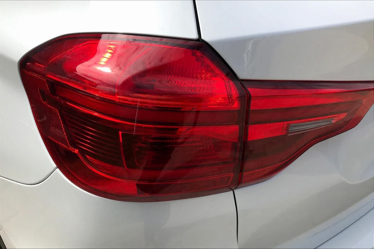 Used 2018 Mineral White Metallic BMW xDrive30i image 27