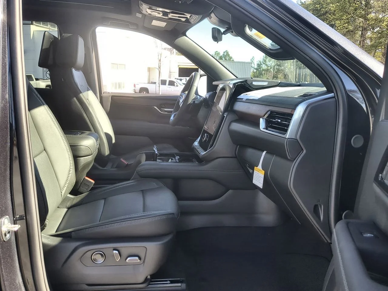 2026 GMC Yukon XL Denali - Photo 29