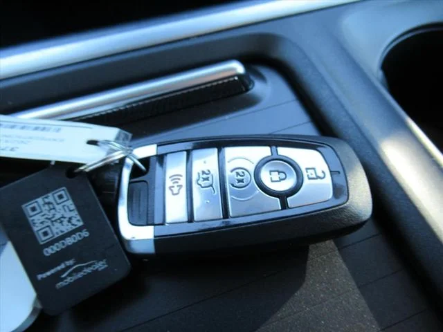 Used 2025 Silver Ford Platinum image 26