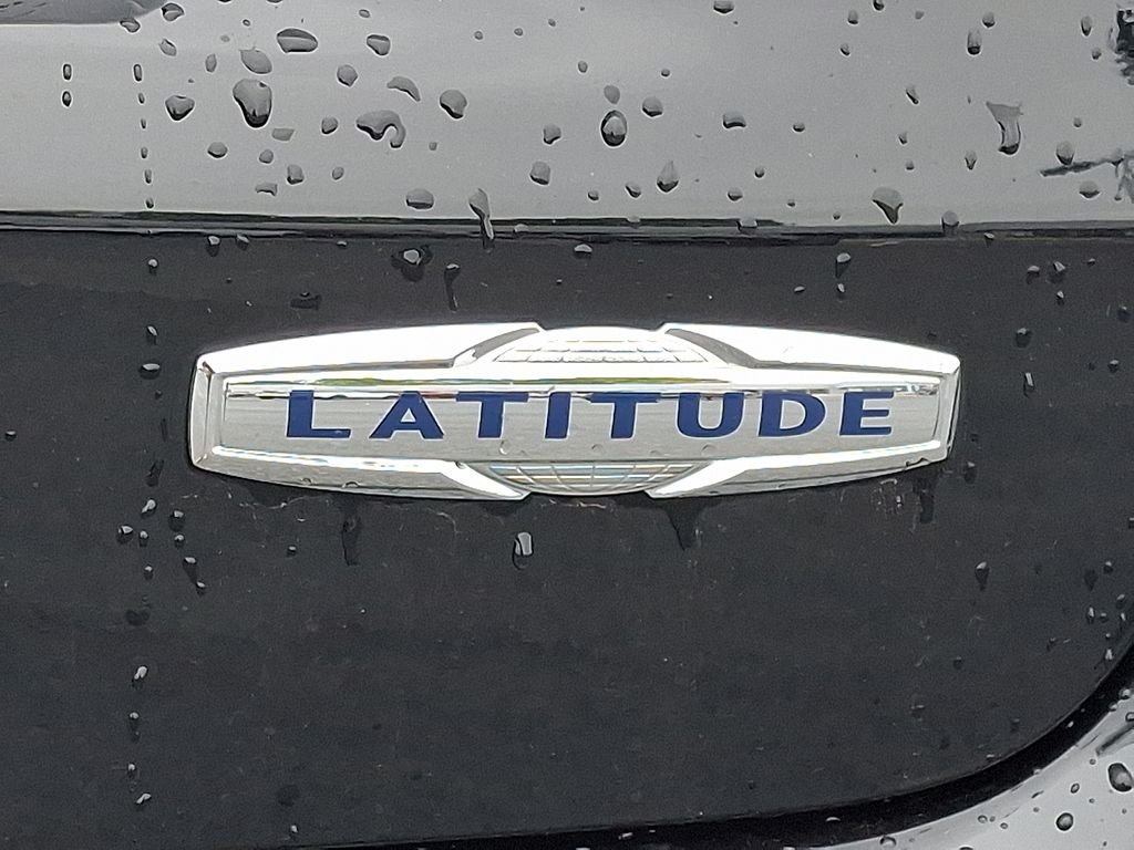 Used 2019 Black Jeep Latitude image 29