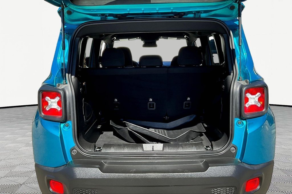Used 2022 Teal Jeep Altitude image 25