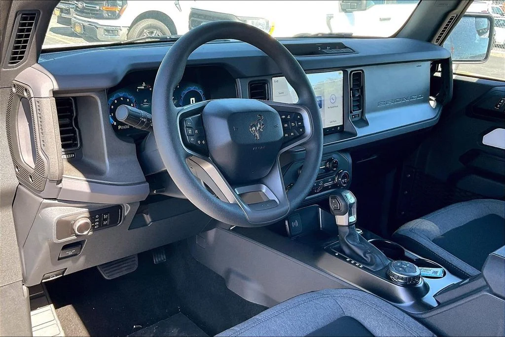 2025 Ford Bronco 2-Door Base - Photo 13