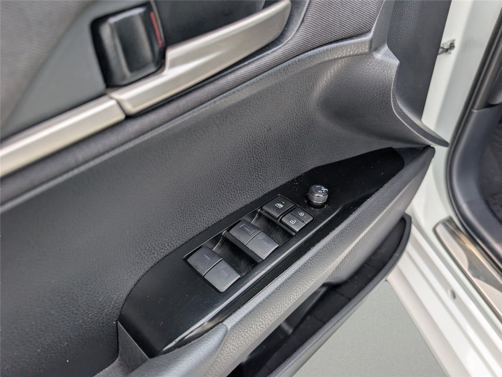 Used 2025 Ice Cap Toyota LE image 9