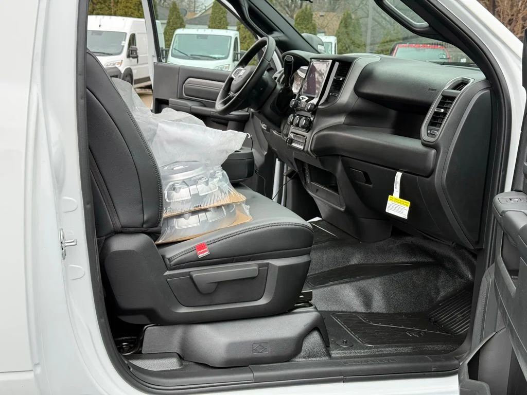 New 2026 Bright White Clearcoat RAM Tradesman image 24