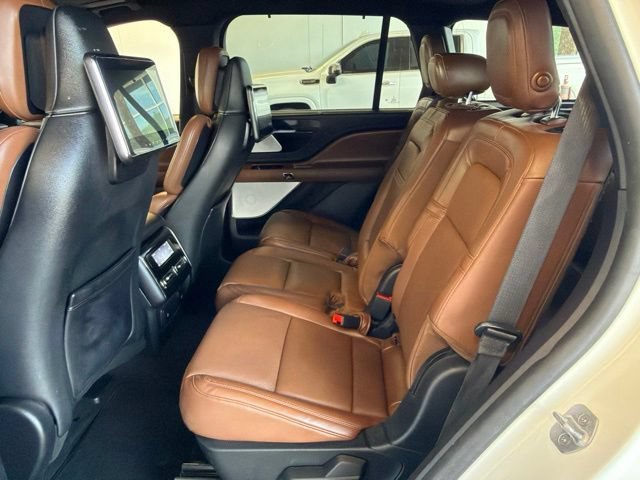 Used 2022  Lincoln Grand Touring image 16