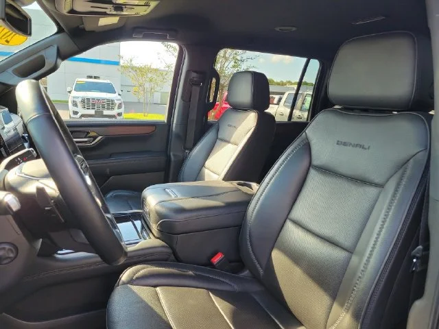2025 GMC Yukon XL Denali - Photo 22