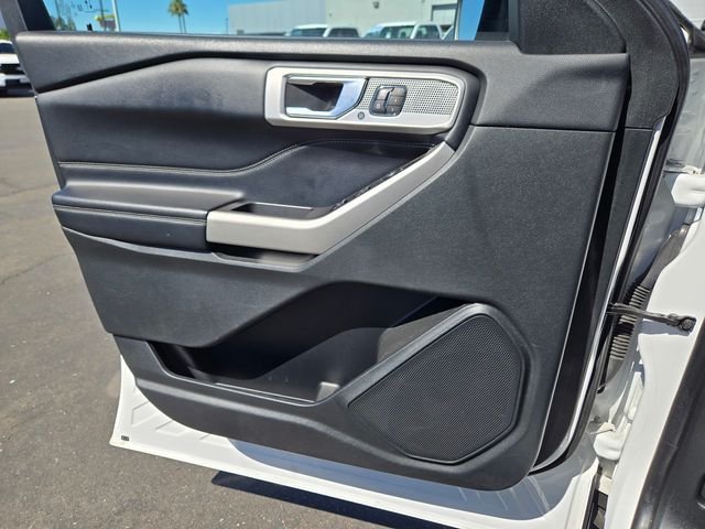 Used 2022 White Ford Limited image 13