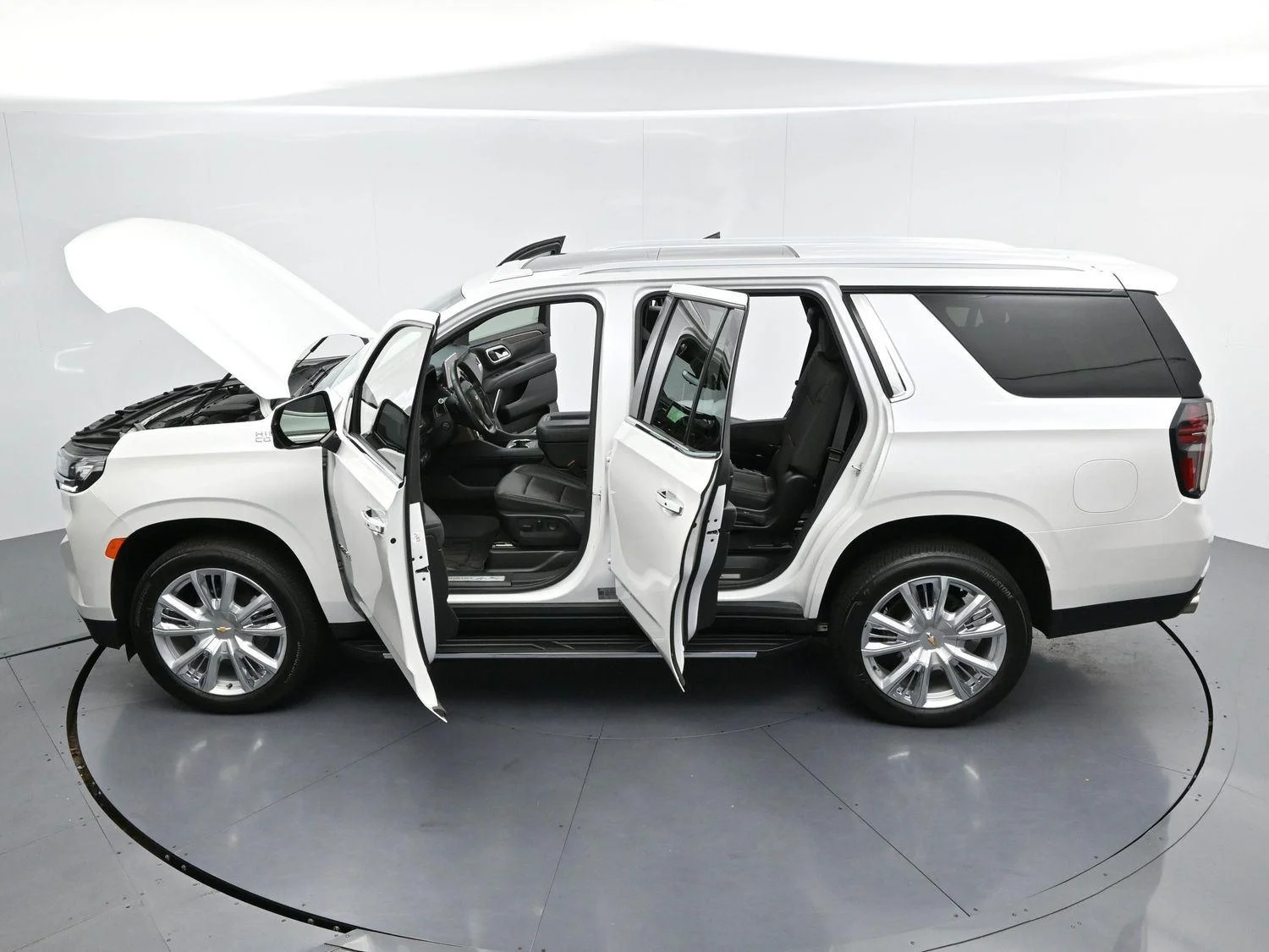 Used 2024 Iridescent Pearl Tricoat Chevrolet High Country image 43