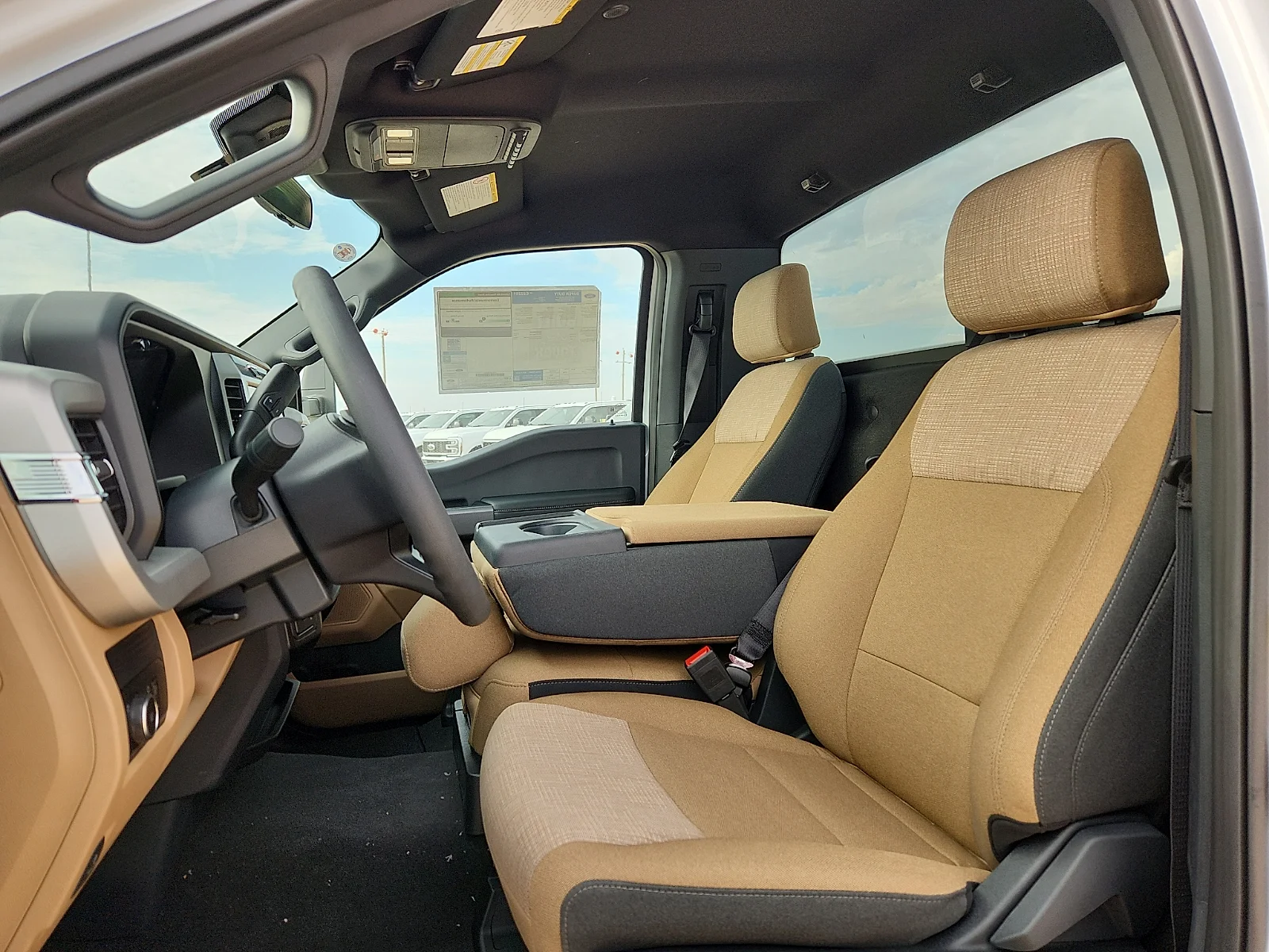 New 2027 Oxford White Ford XLT image 18