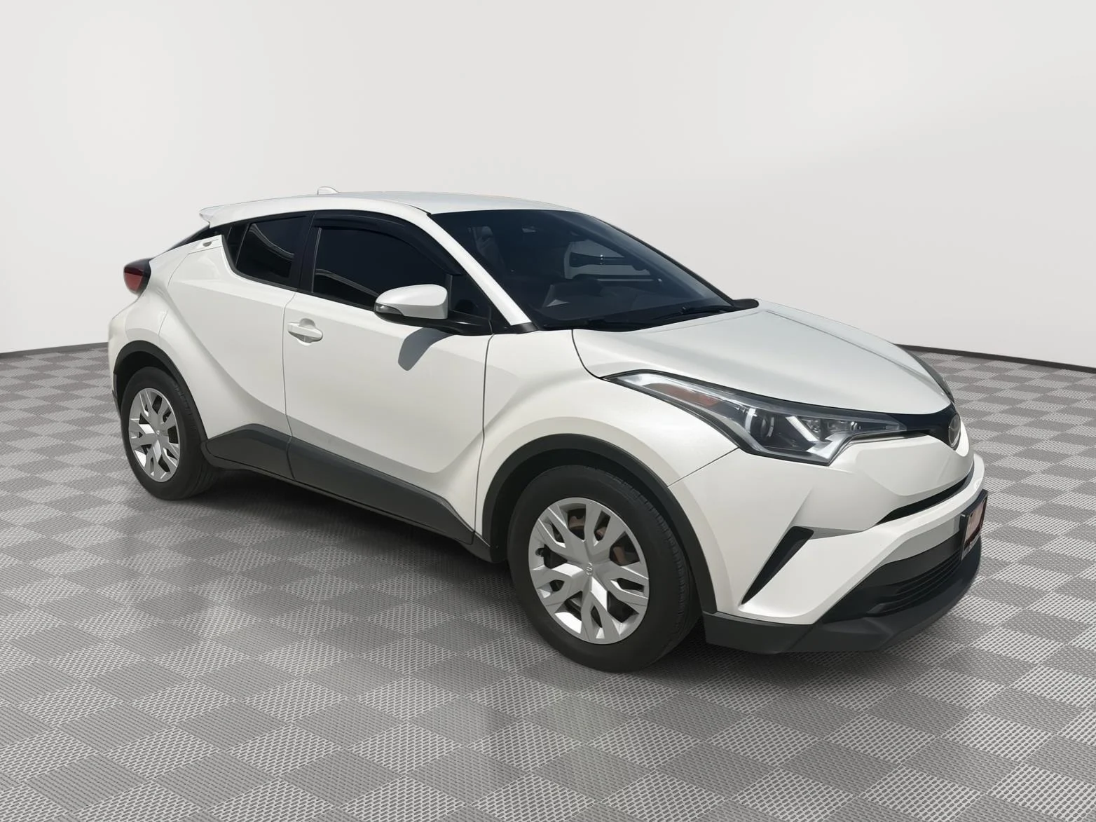 Used 2019 WHITE Toyota XLE image 1