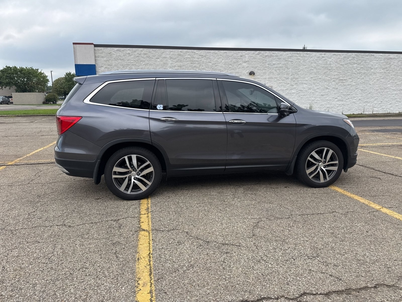 Used 2017 Modern Steel Metallic Honda Touring image 25
