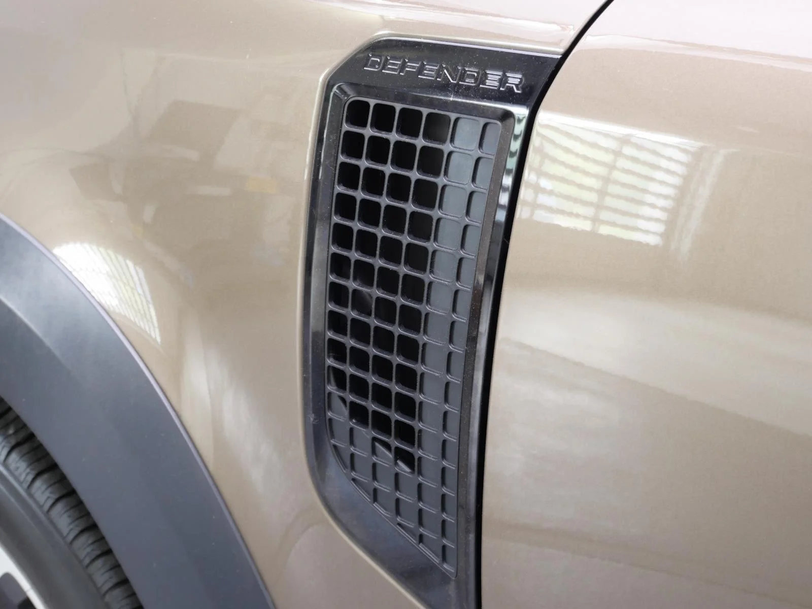 Used 2022 Gondwana Stone Metallic Land Rover X-Dynamic HSE image 13
