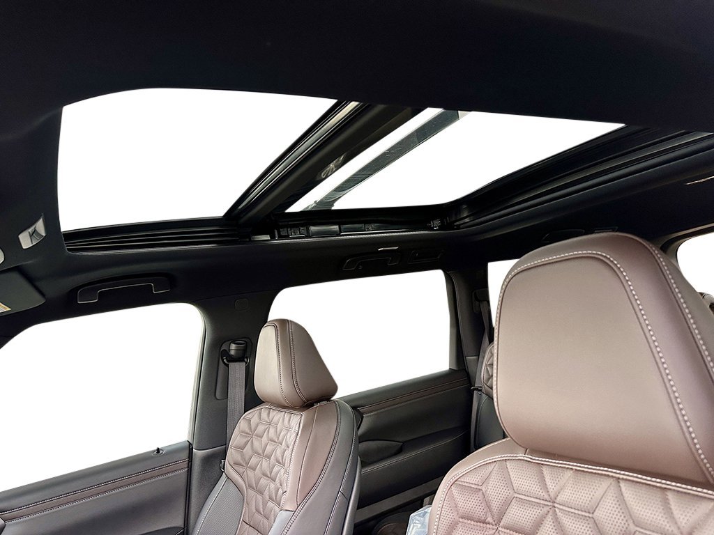 New 2026 Gun Metallic / Super Black Two-tone Nissan Platinum Reserve image 19