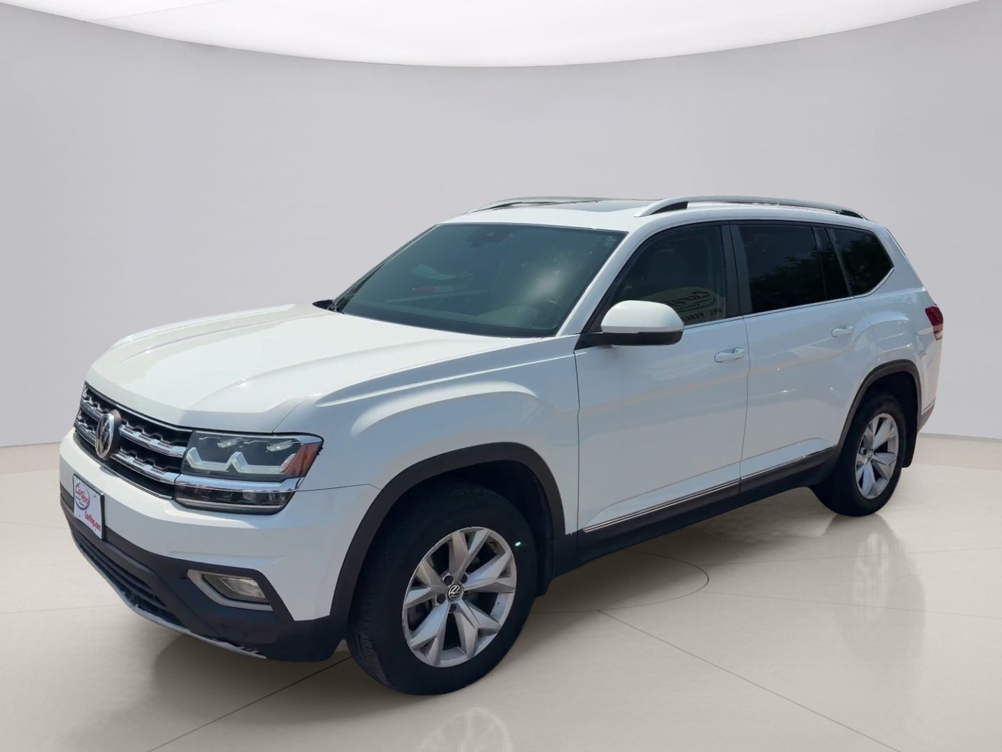 Used 2018 White Volkswagon SEL PREMIUM image 1