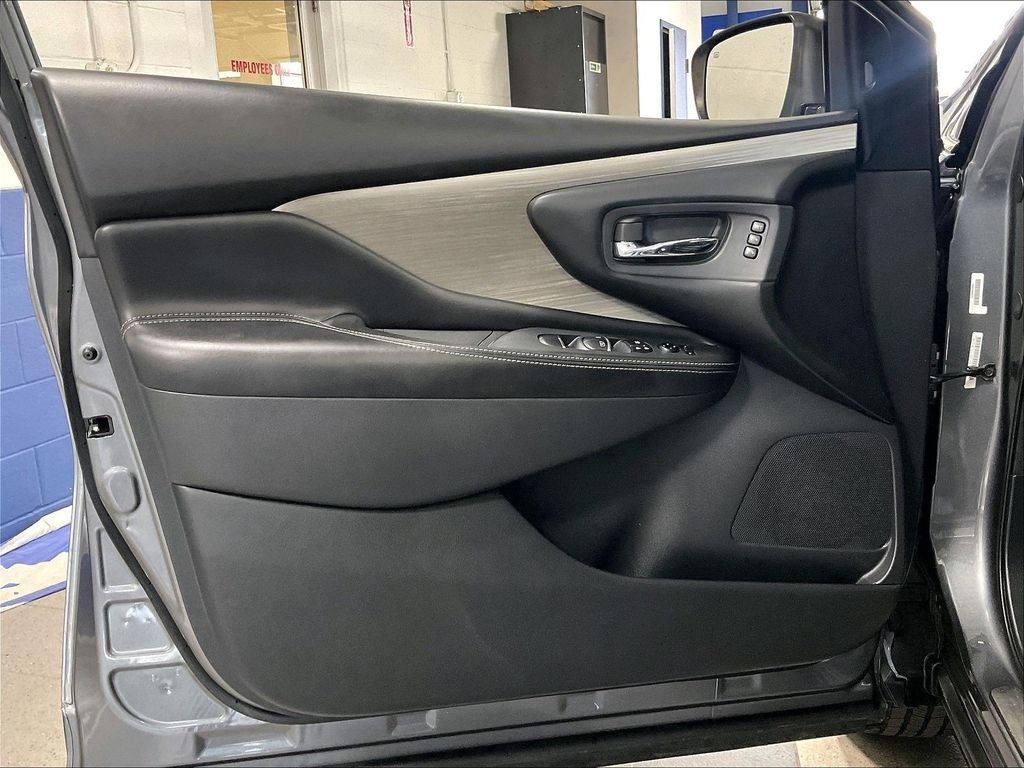 Used 2018 Gray Nissan SL image 9