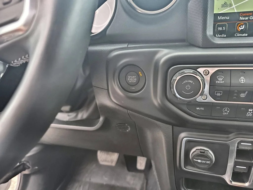 Used 2022 Silver Jeep Overland image 17
