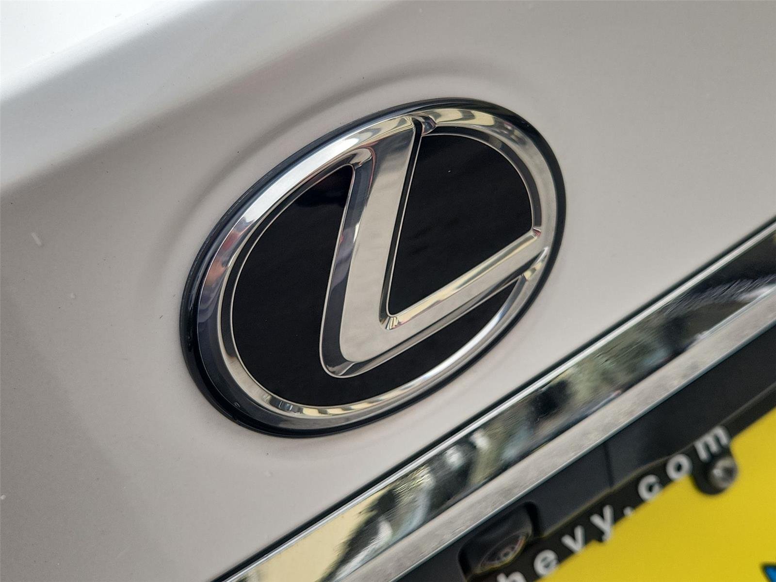Used 2024 White Lexus ES 350 image 30