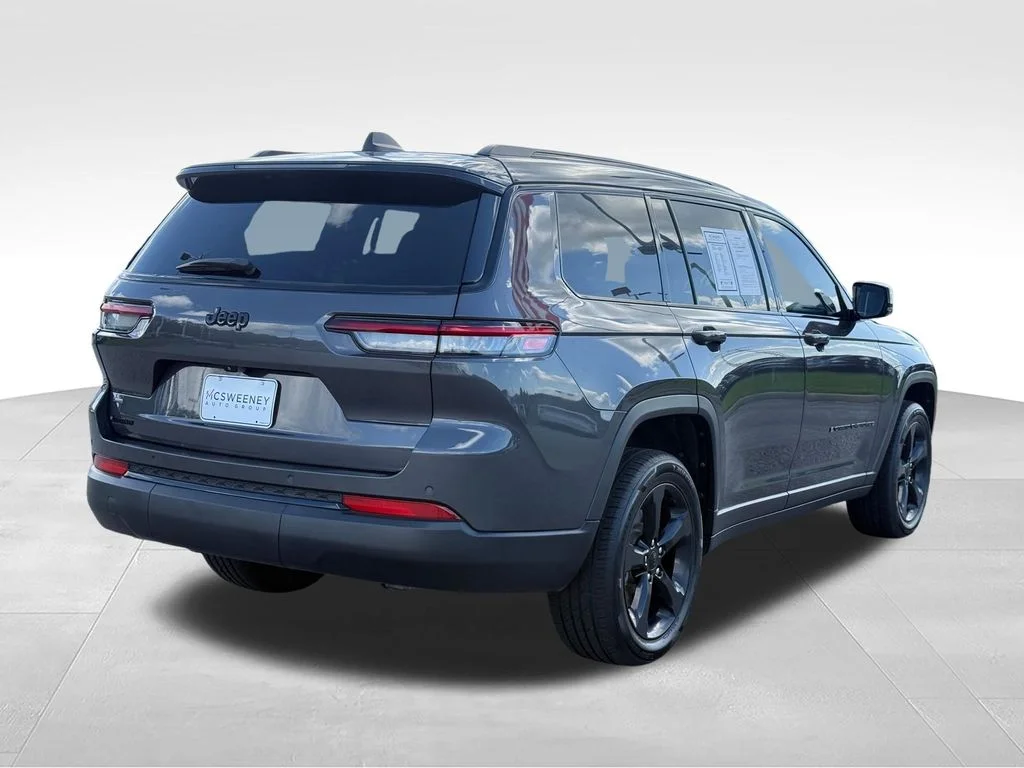 Used 2022 Gray Jeep Altitude image 27