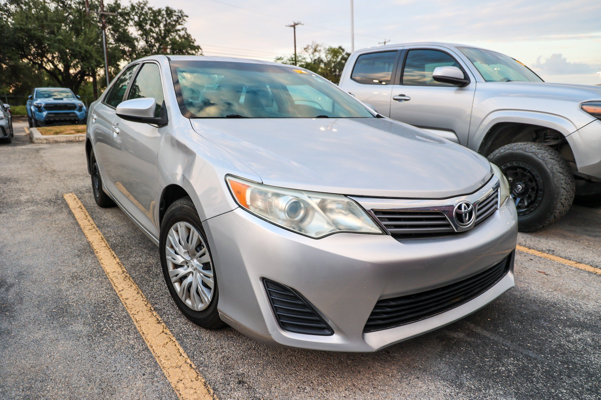 Used 2014 CLASSIC SILVER ME Toyota LE image 3