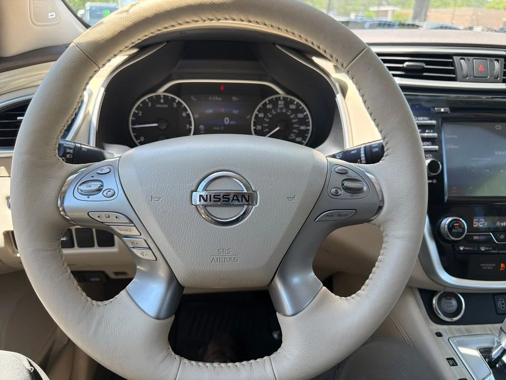 Used 2018 Pearl White Nissan SL image 21