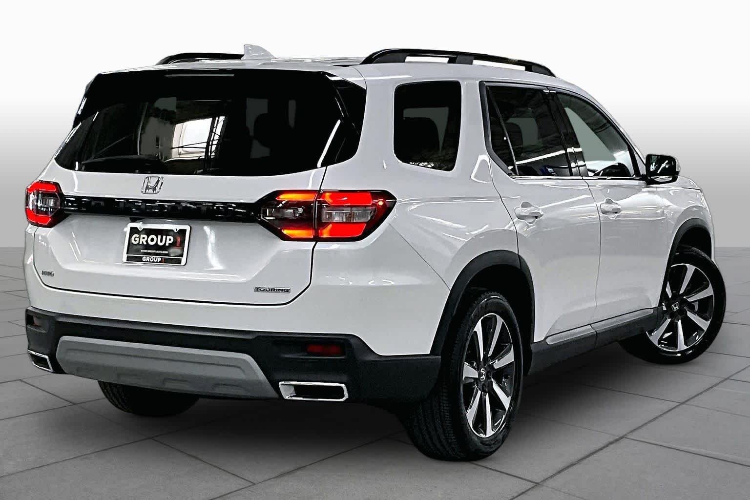 Used 2025 Platinum White Pearl Honda Touring image 13