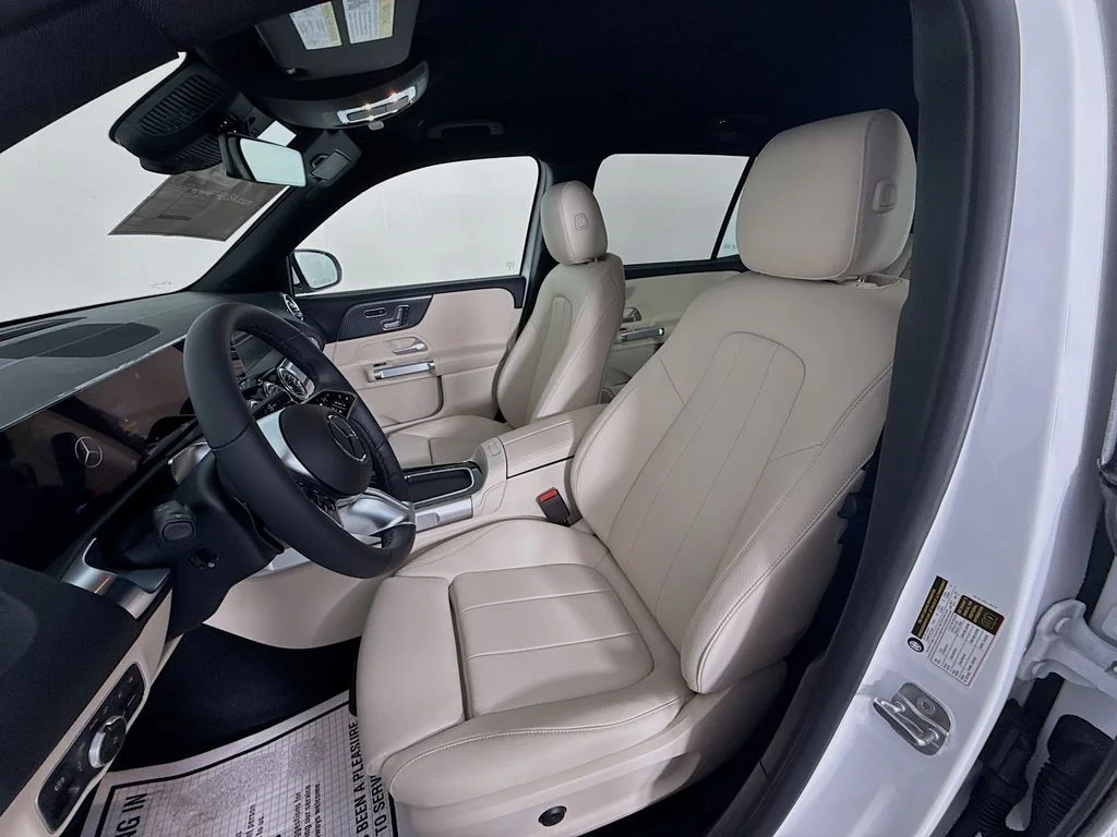 Certified Used 2025 Polar White Mercedes-Benz GLB 250 image 21