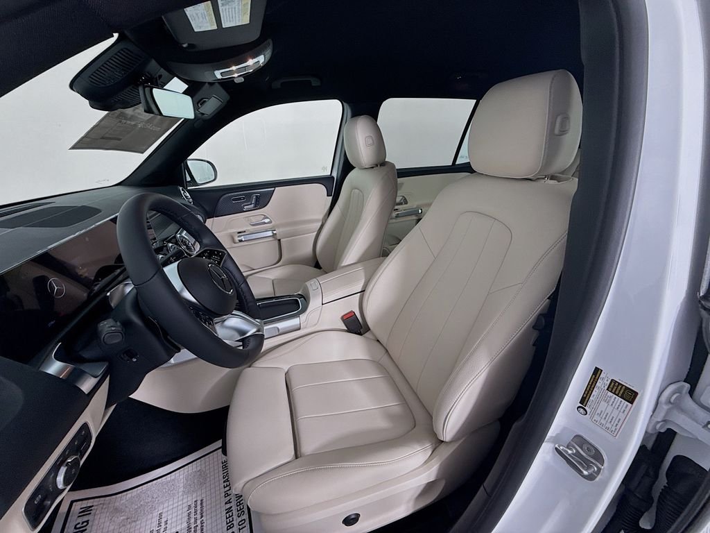 Used 2025 White Mercedes-Benz GLB 250 image 21