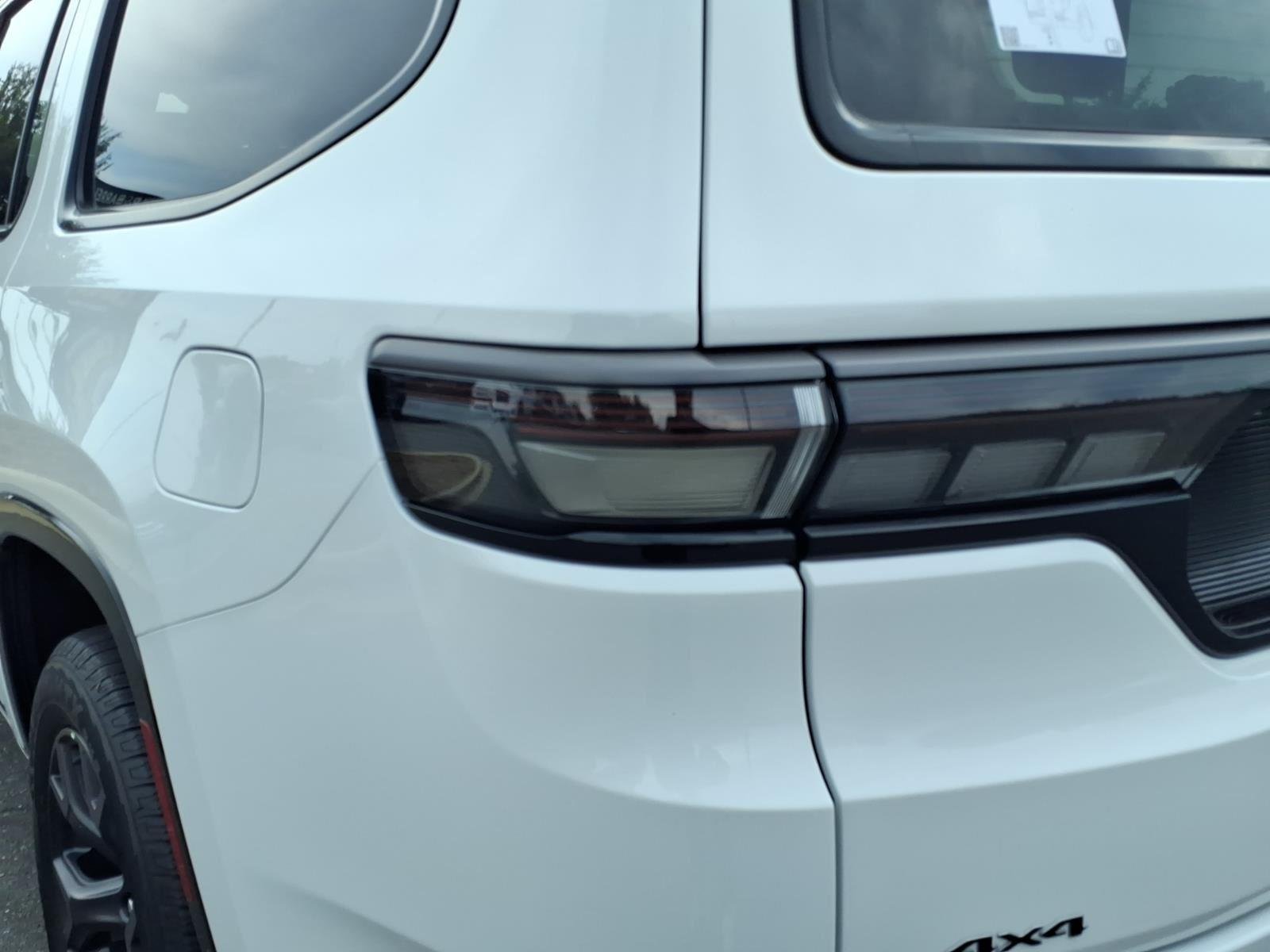 New 2026 Bright White Clear-Coat Exterior Paint Jeep Limited Altitude image 18