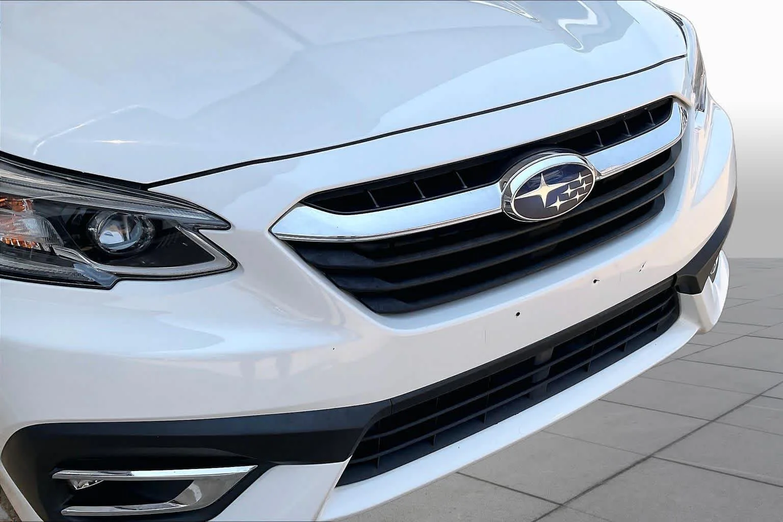 Used 2022 Crystal White Pearl Subaru Limited XT image 28
