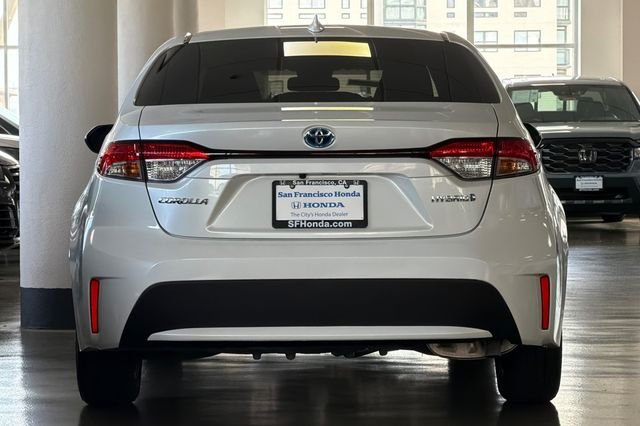 Used 2022 Wind Chill Pearl Toyota LE image 7
