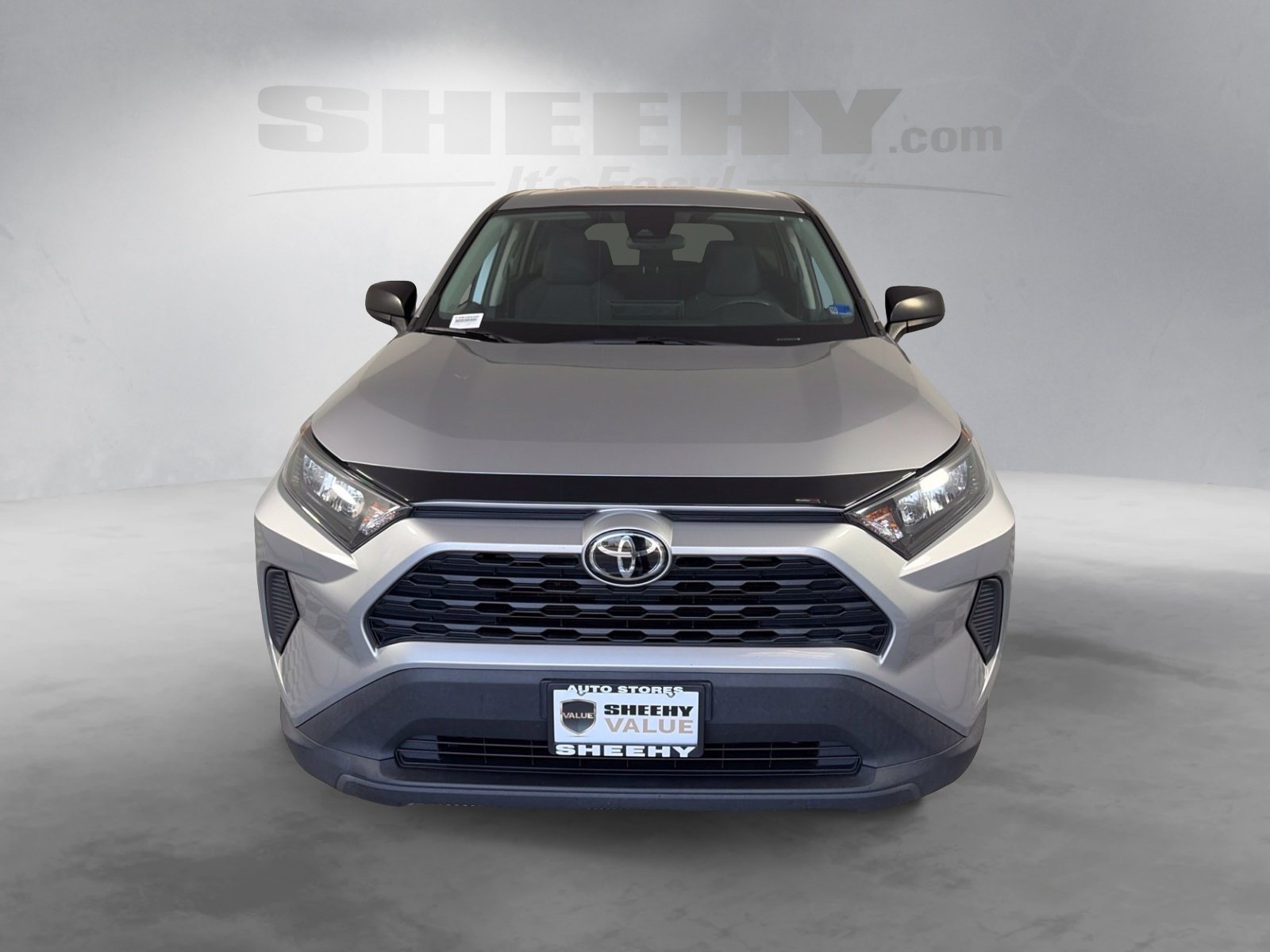 Used 2022 Silver Toyota LE image 17