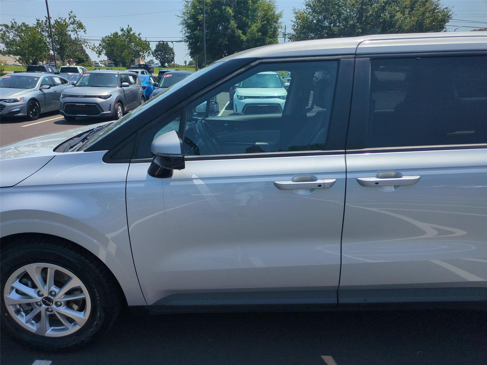 Used 2022 Silky Silver Kia LXS image 15