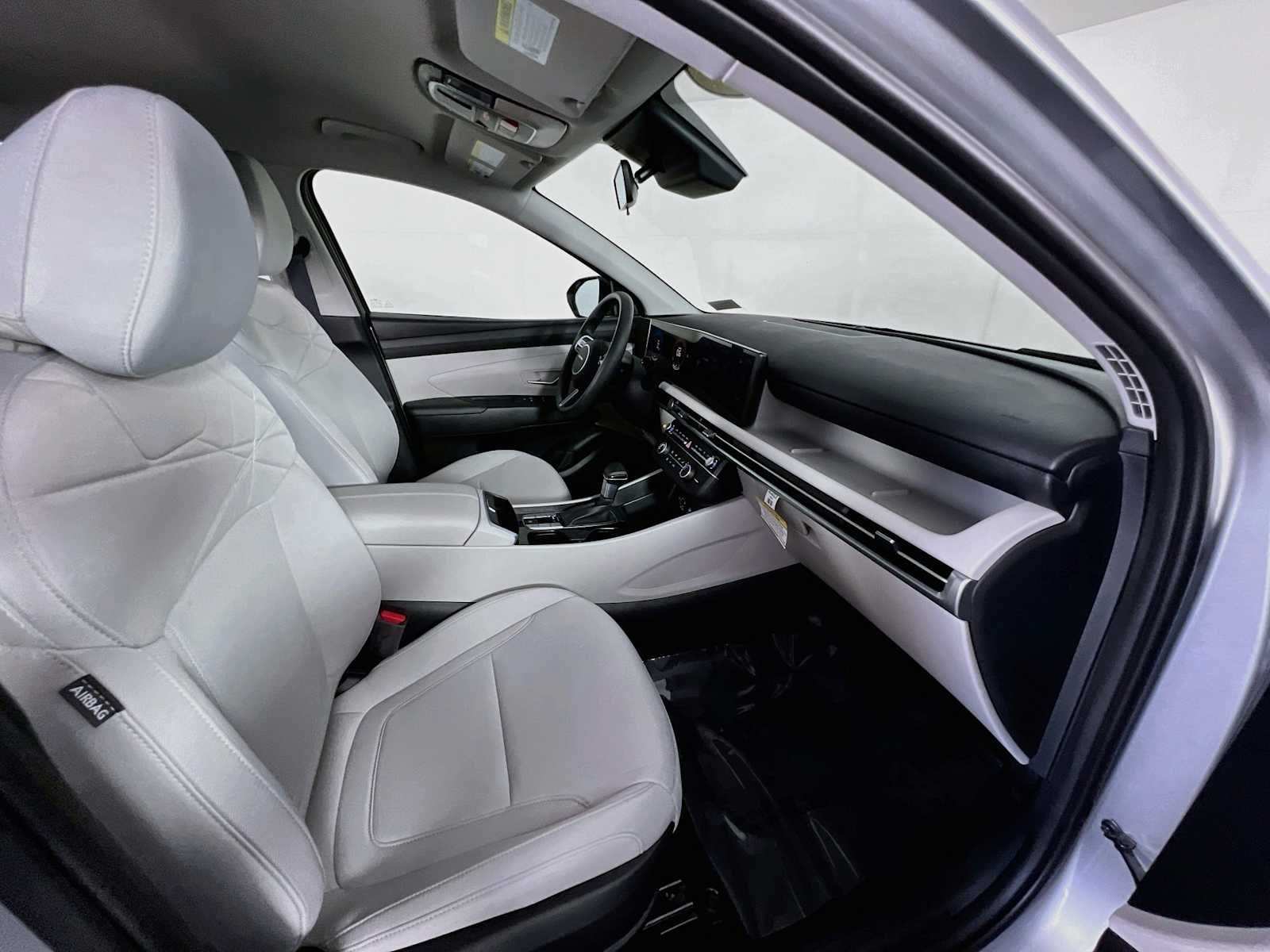 Used 2026 Shimmering Silver Hyundai SE image 27