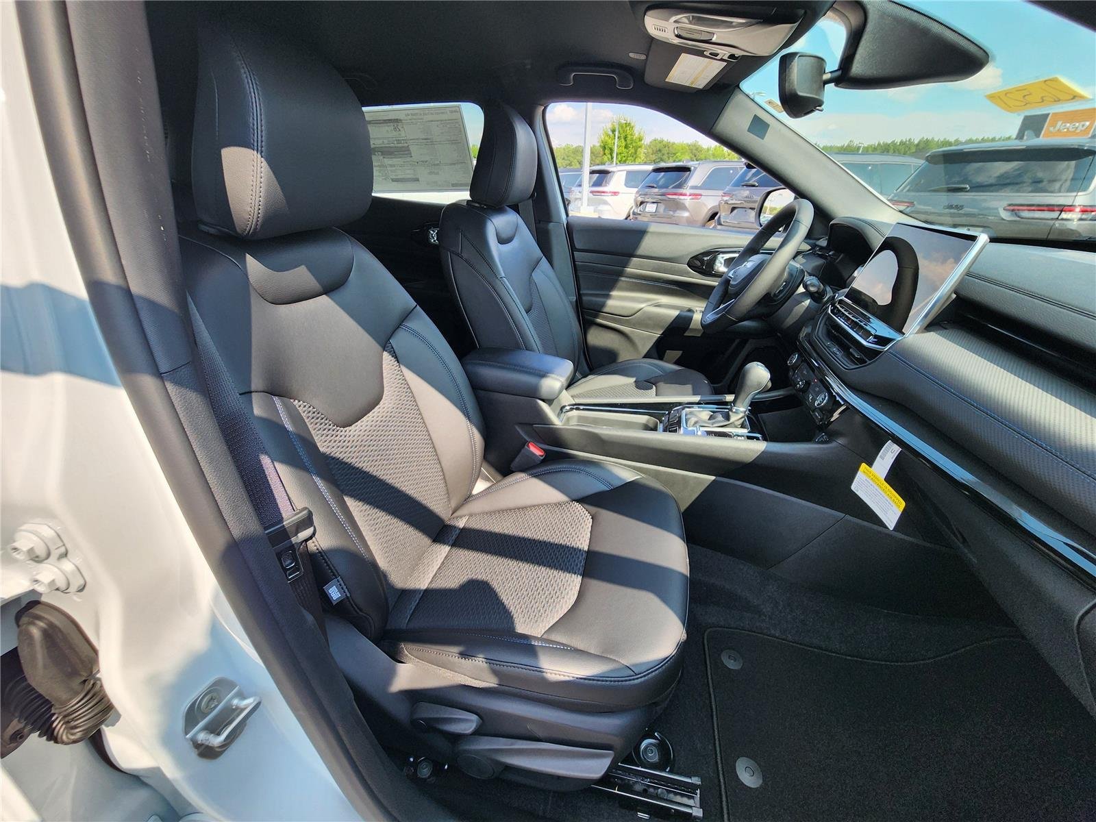 New 2026 Bright White Clearcoat Jeep Latitude Altitude image 7