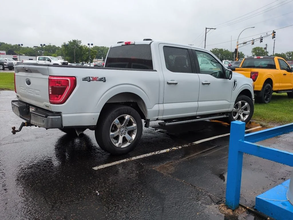 Used 2021 White Ford XLT image 1