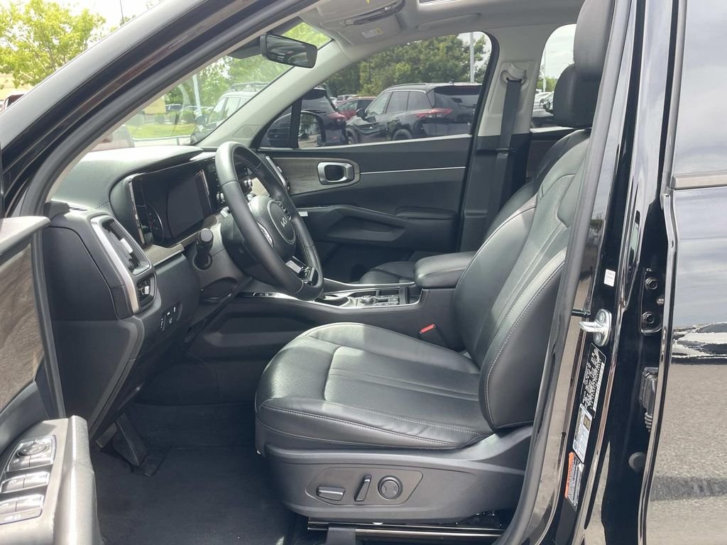 Used 2023 Black Kia EX image 14