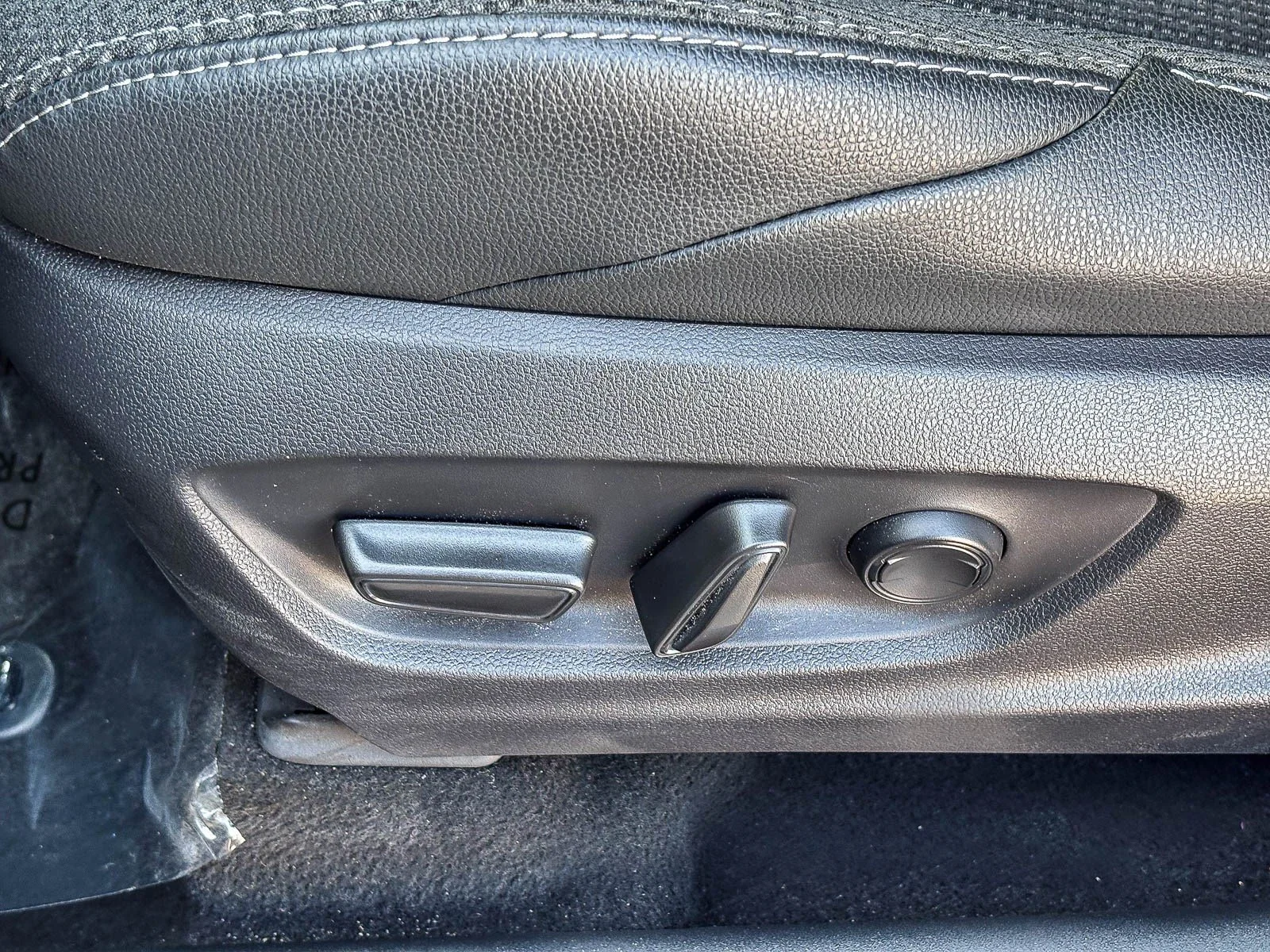 Used 2025 Silver Metallic Toyota XLE image 22