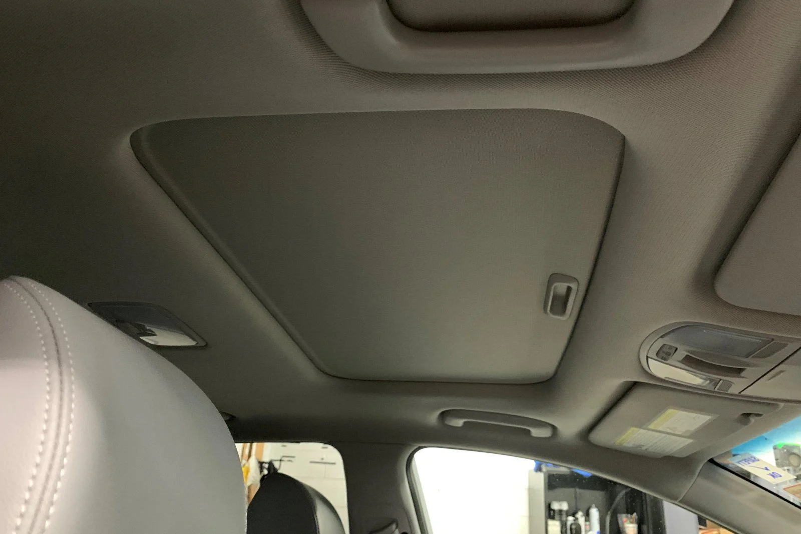 Used 2018 White Hyundai Limited image 19